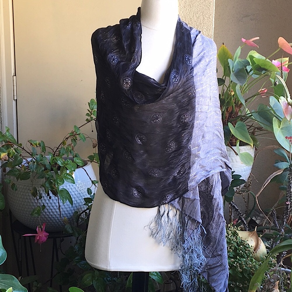 ✨⚡️NWOT Black and silver scarf⚡️✨